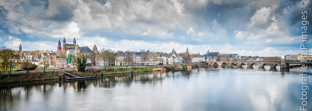 Maastricht met de Maas en de Servaasbrug